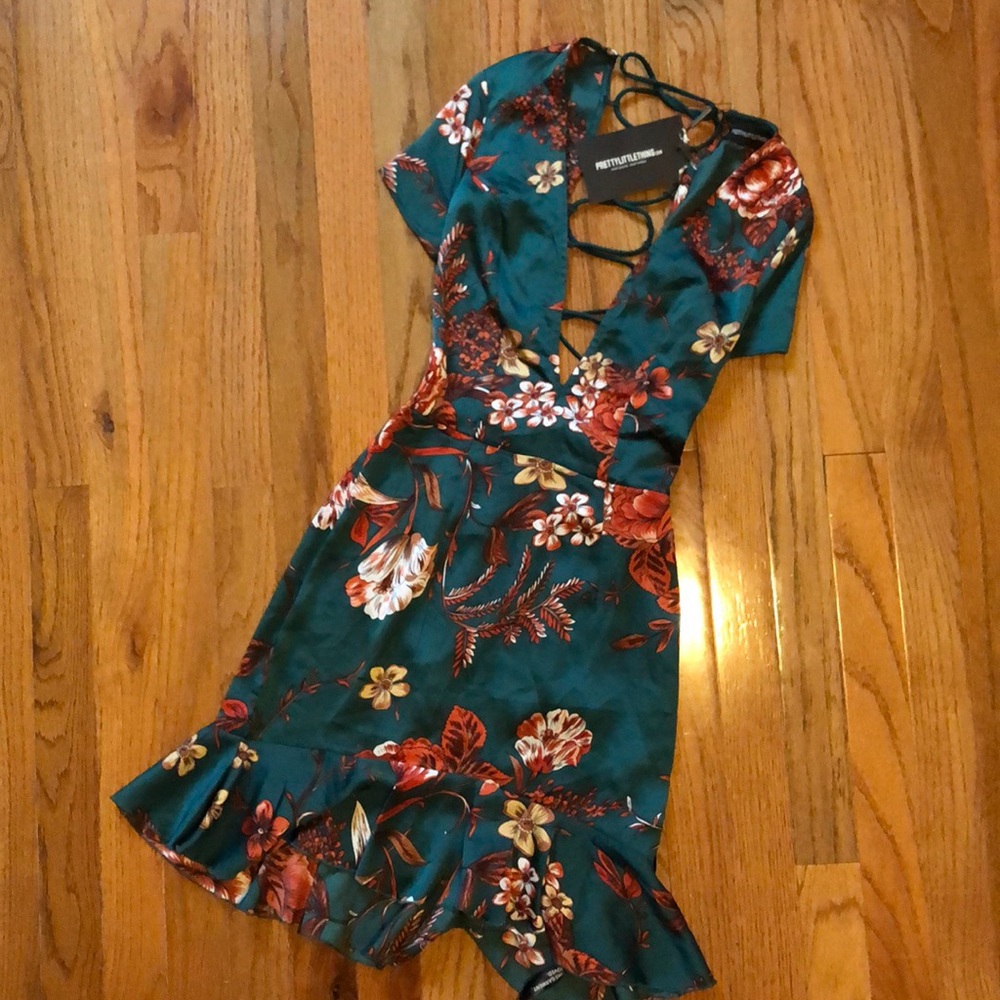 PrettyLittleThing Strappy Back Deep V Dress - New